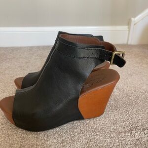Kork-Ease Black and Tan Wedge Sandals Sz 7